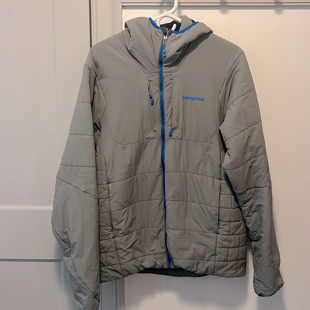 Patagonia Men’s Gray Puffer with Blue Trim - L